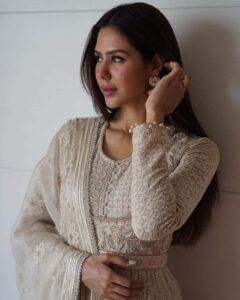 sonam bajwa latest pics