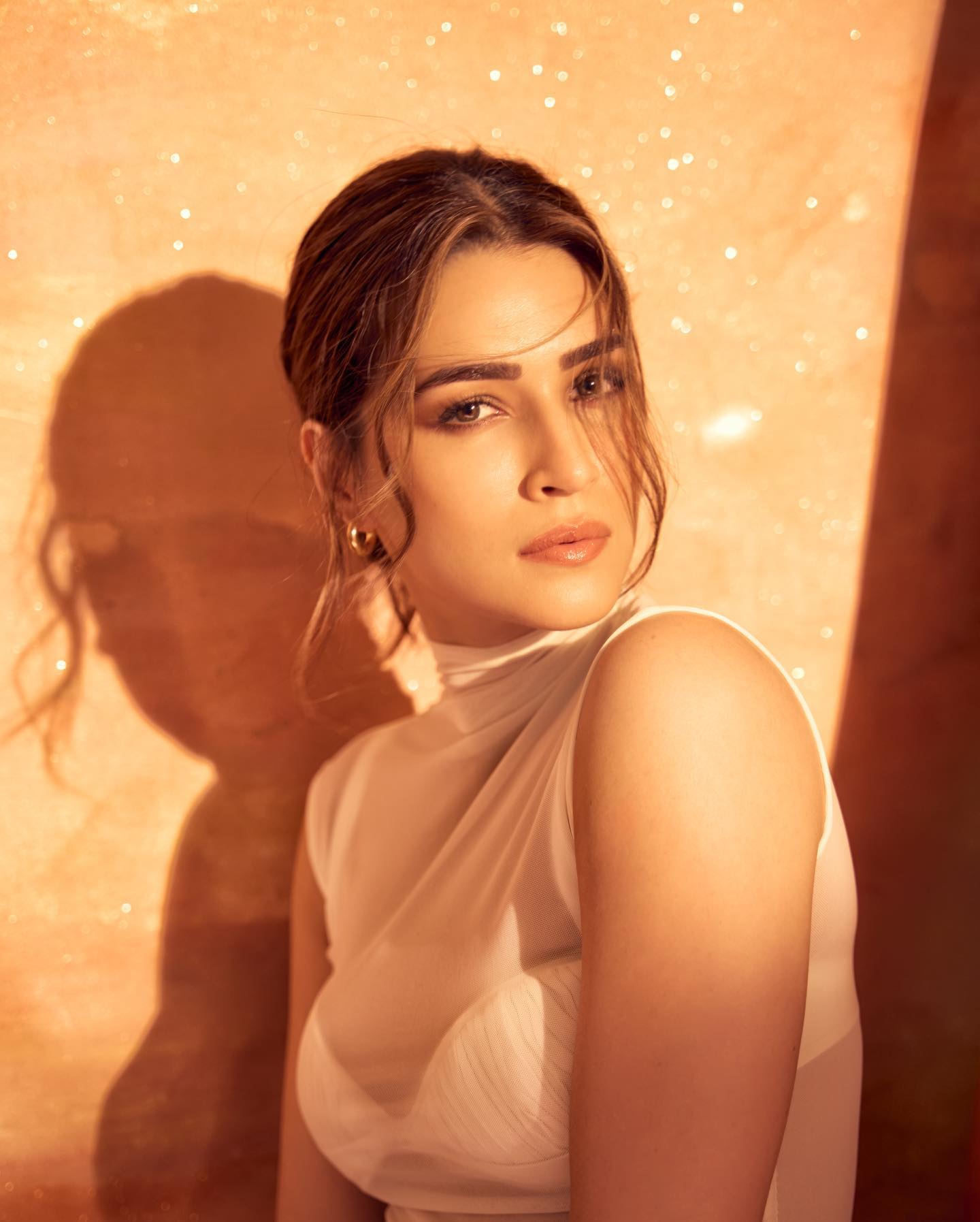 kriti sanon 4k wallpaper